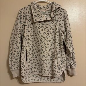 Woman’s GreenTea Animal Print Pull Over Shirt